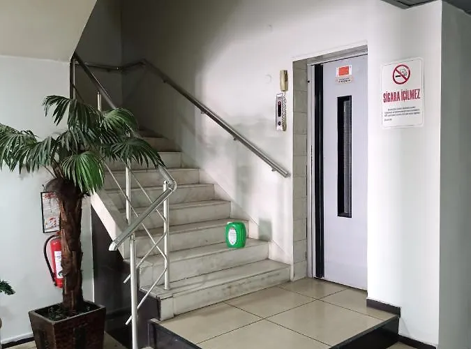 Grand Clover فندق 3*