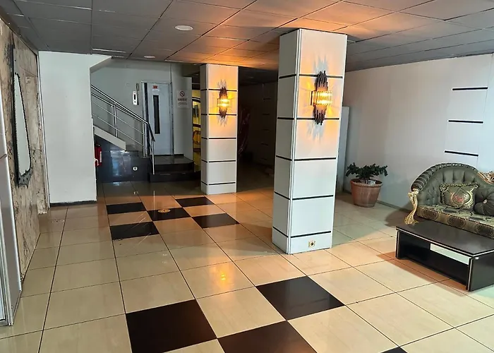 Grand Clover فندق